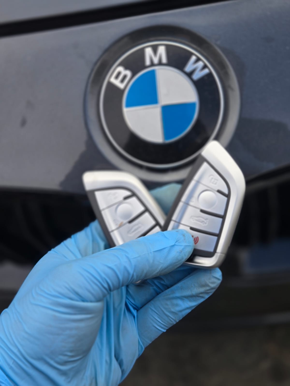 Spare car key duplication service in Sacramento