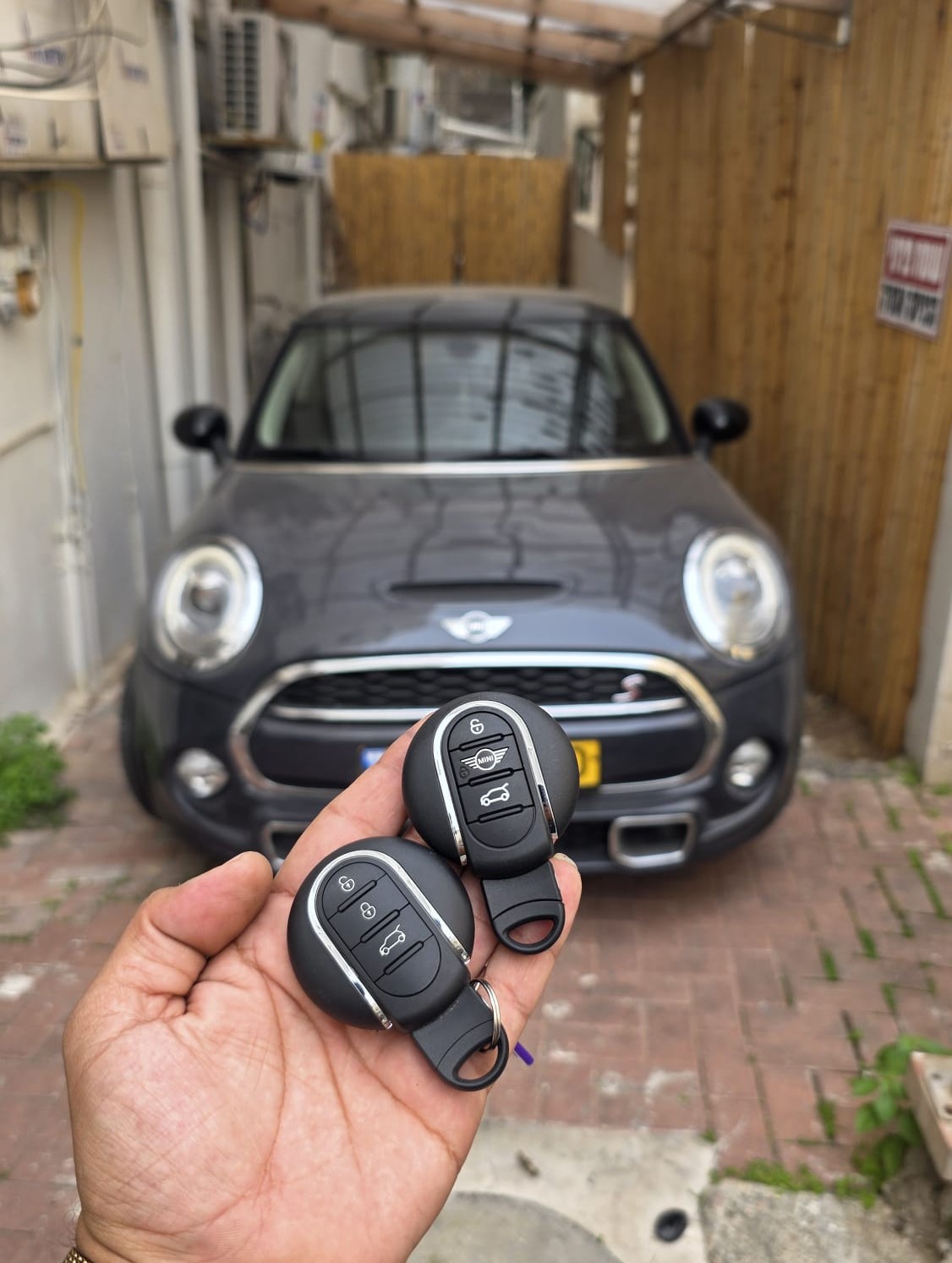 Professional spare car key programming