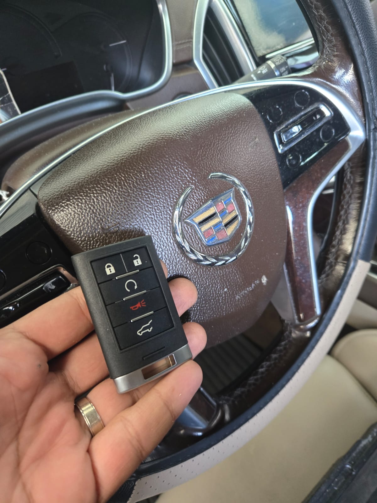 Professional lost car key replacement technician